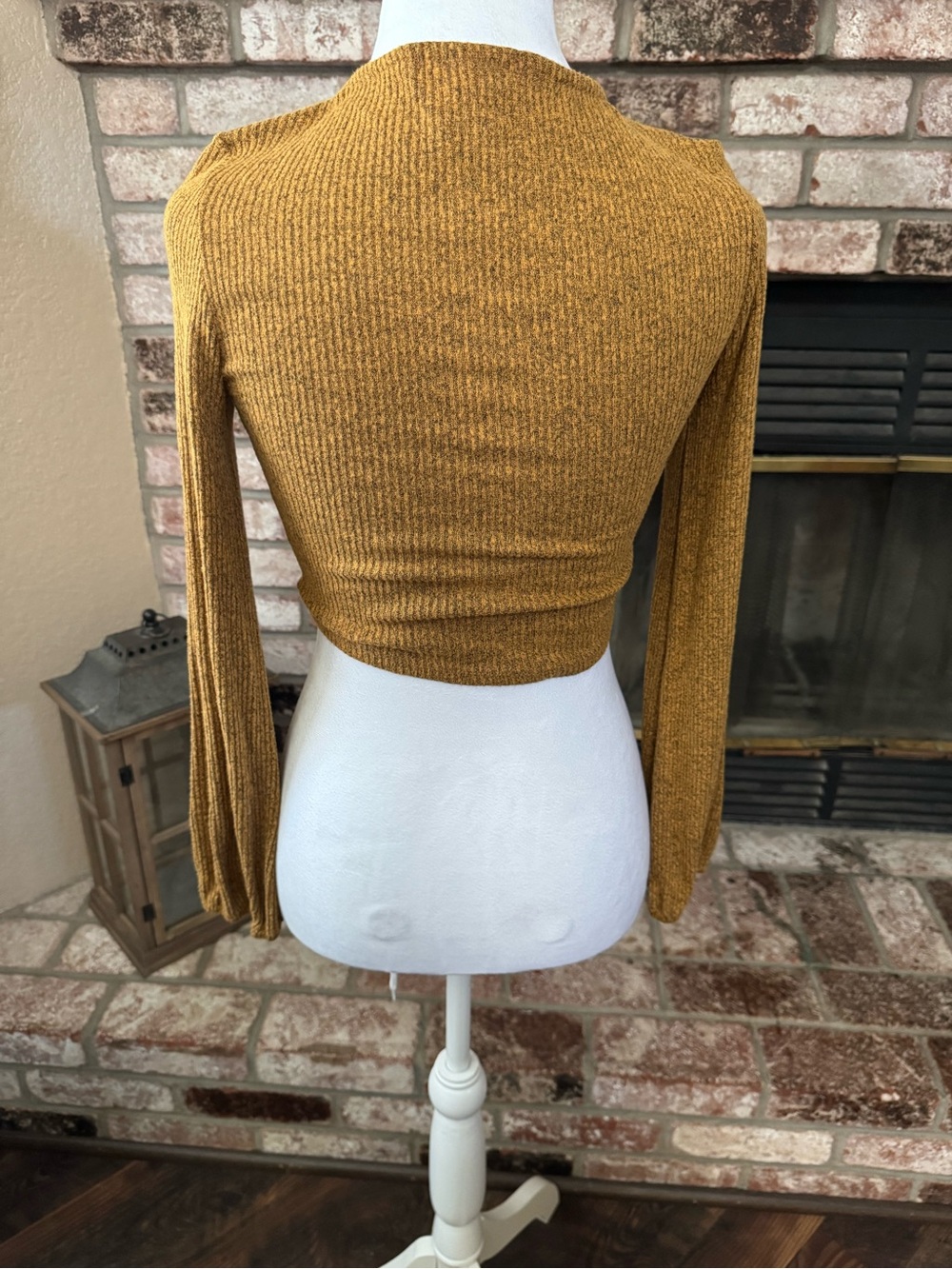 Altar’d State Ruched V-Neck Long Sleeve Crop Top - Picture 4 of 6